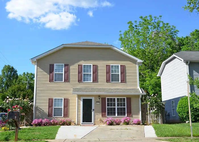 Downtown Gem With Fenced Yard, Bbq Grill And Firepit