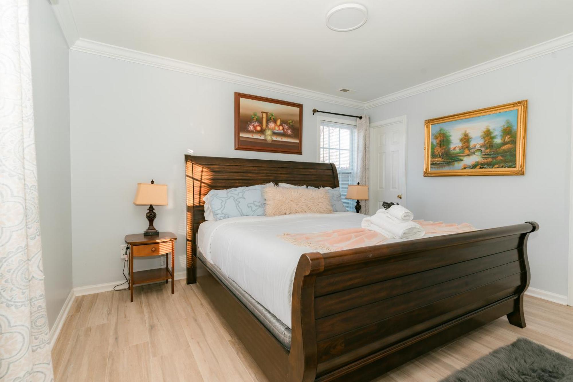 Downtown Gem With Fenced Yard, Bbq Grill And Firepit Holiday home Charlotte
